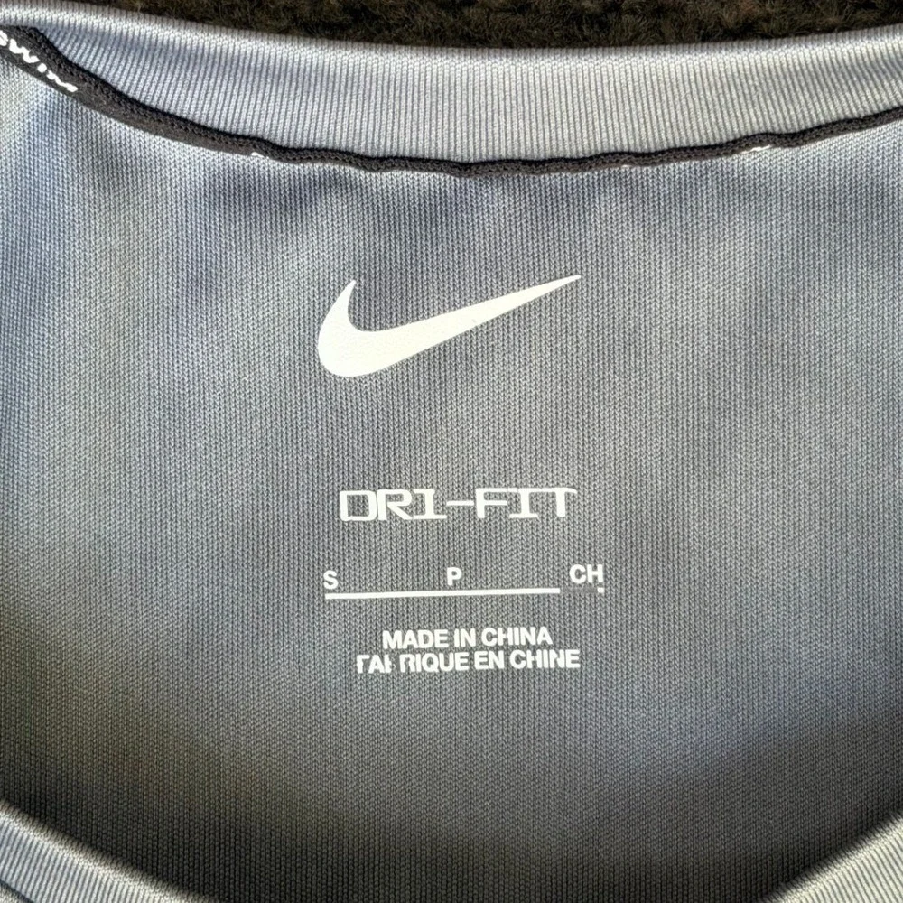 Nike‎ Swim Mens Dri-FIT Gray Short Sleeve UPF 40+ Performance Shirt Small 3664
